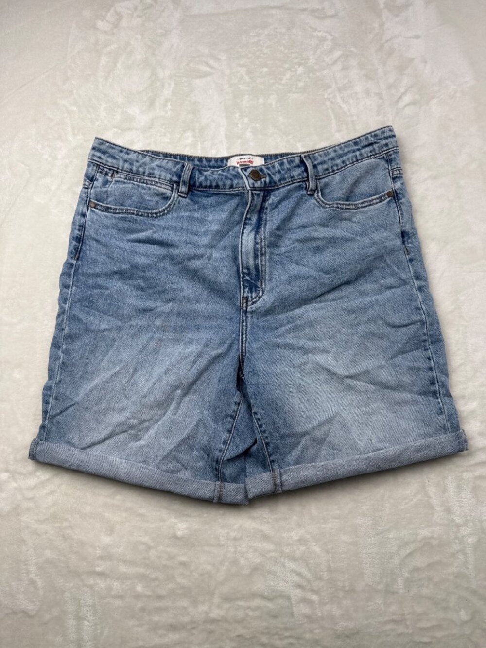 Wrangler Womens Denim Shorts Size 16/34 Light Wash Casual Rolled Hem